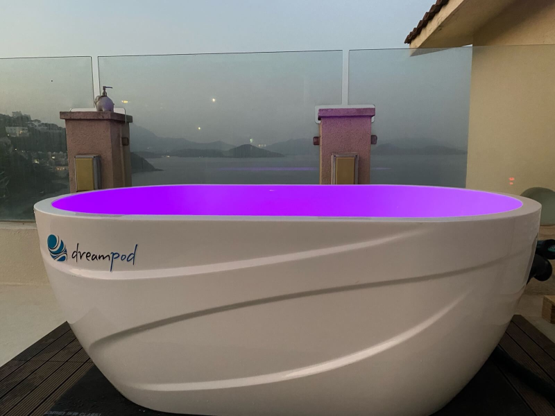 Dreampod Ice Bath with Chiller lights